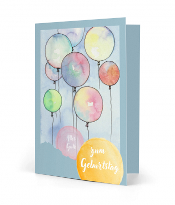 Vorderseite einer gedruckten Geburtstagskarte mit Spruch "Zum Geburtstag". Bunte Luftballons in unterschiedlichen Größen mit hellblauem Hintergrund. Das Motiv ist ein Aquarell.